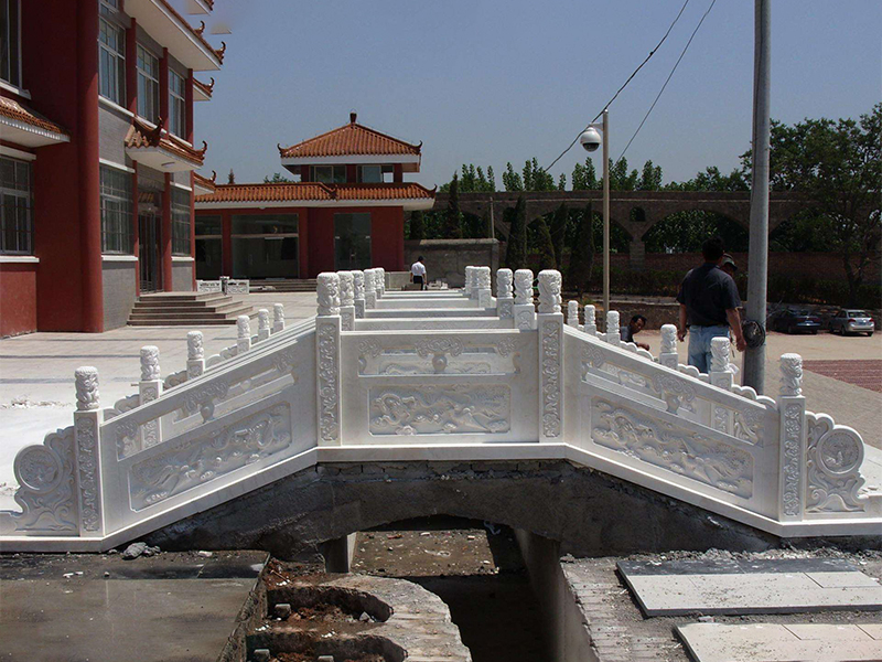 古建筑門前石拱橋(圖1)
