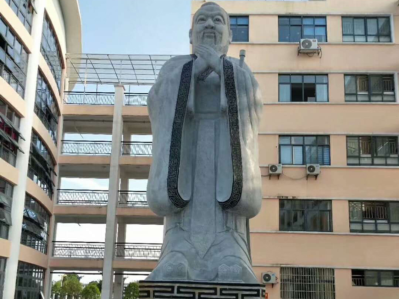 校園孔子石像
